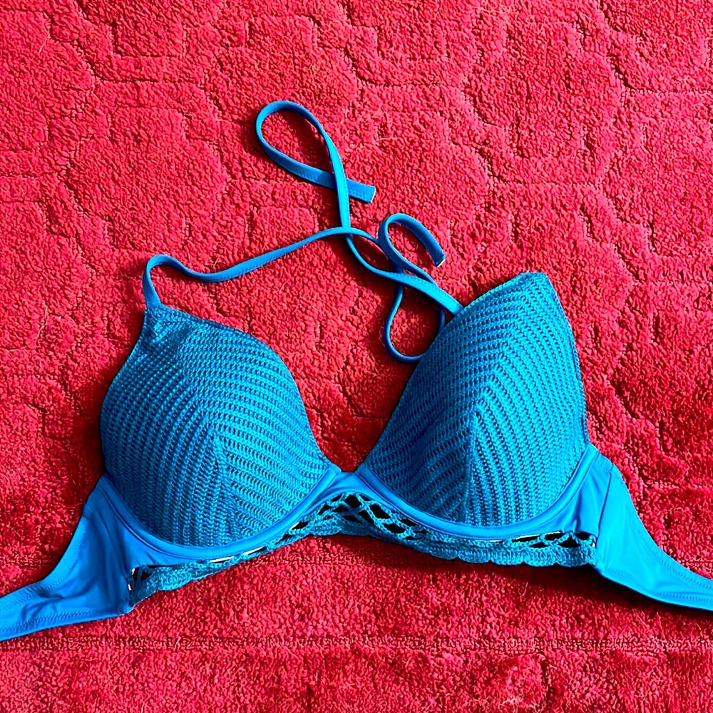 Bathing suit top don’t have the bottoms but tag still on and never worn